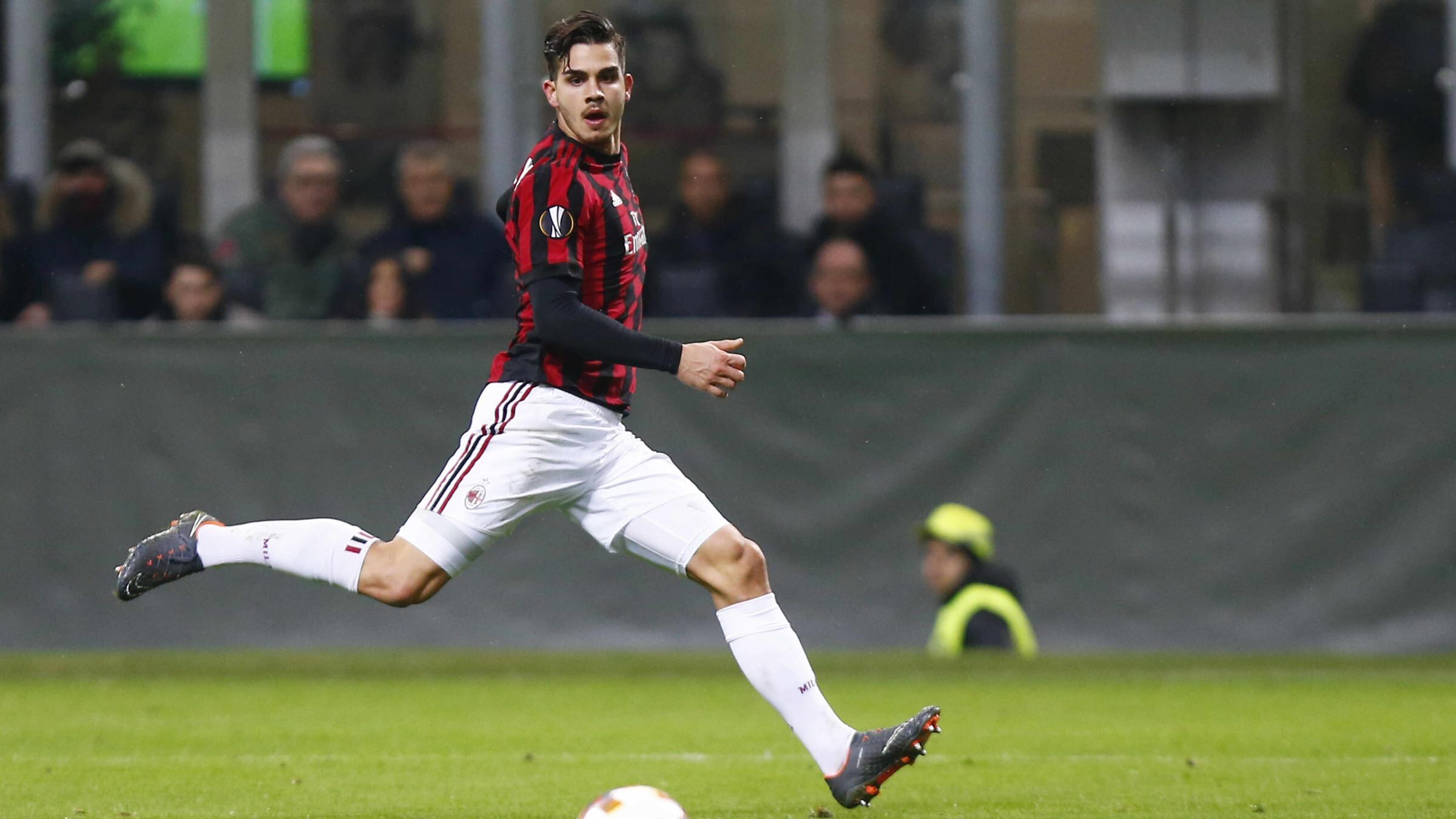 Milan, che botta: salta la cessione di Andrè Silva al Monaco?
