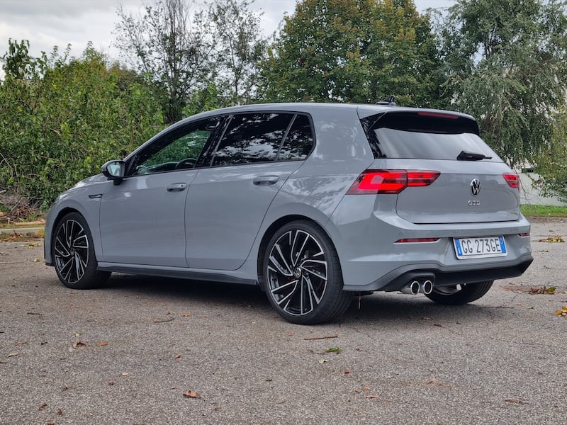 Volkswagen Golf GTD: guarda la gallery della compatta sportiva diesel 14