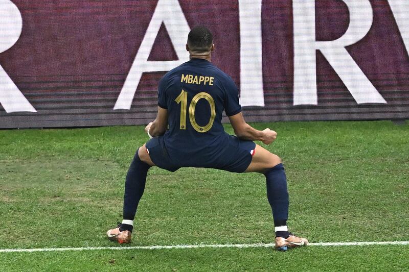 Mbappè festeggia 2-2
