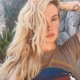 Ireland Baldwin, topless mozzafiato 11
