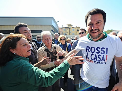 Salvini attacca Renzi: "Presidente fuorilegge, lo sfido a duello in tv"