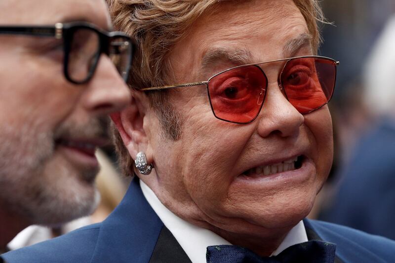 Elton John promuove "Rocket Man": foto 6