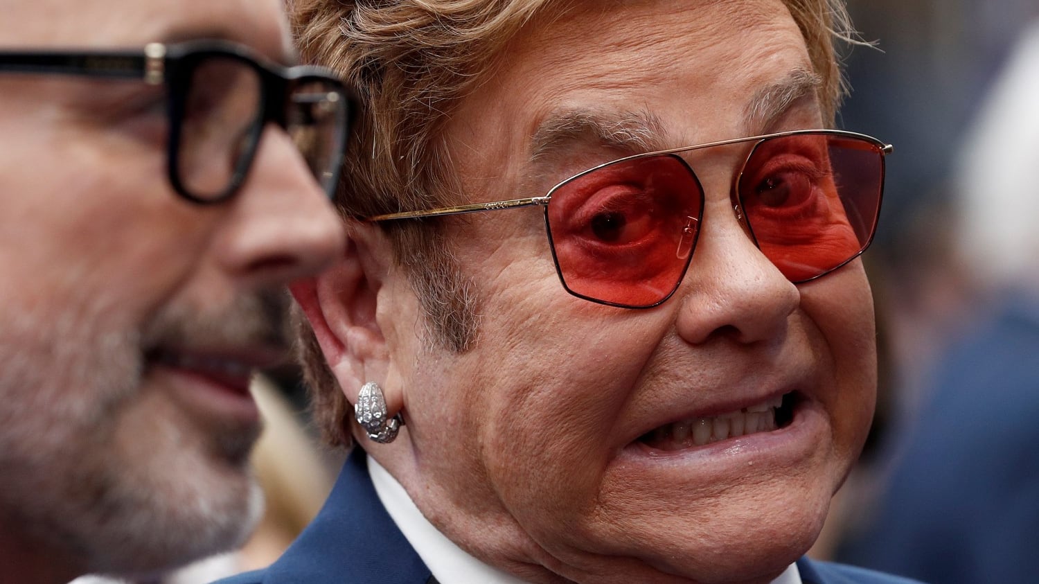 Elton John ha l'influenza: cancellato il concerto di stasera a Verona