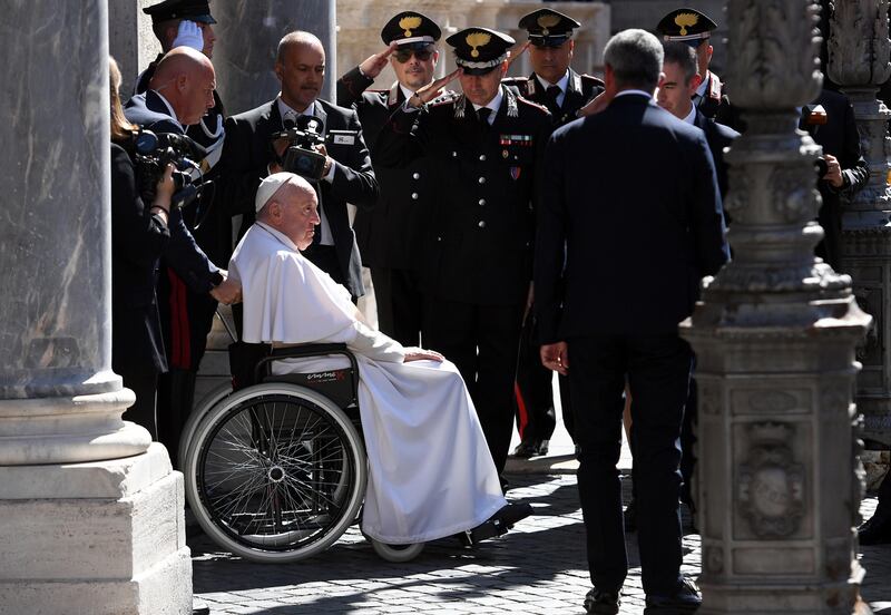 Papa Francesco a Palazzo Madama per Napolitano: l'omaggio a sorpresa del pontefice 3