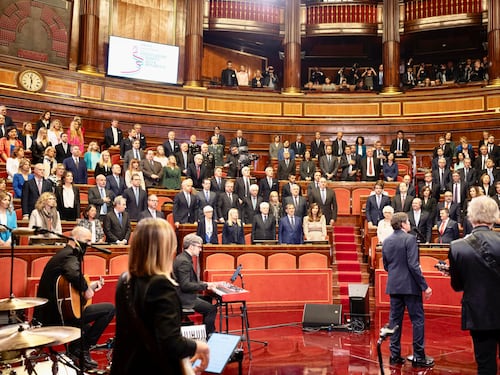 Barricate a sinistra sulle riforme. Ma il centrodestra: "Se saranno solo no avanti anche soli"