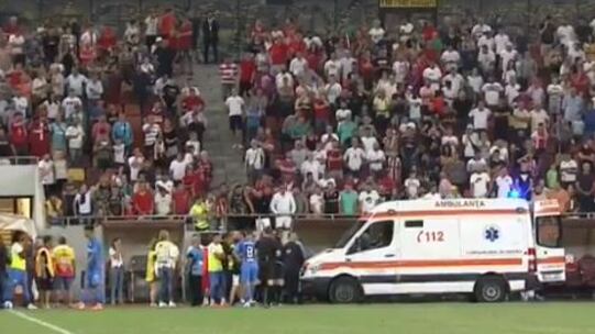 Dinamo Bucarest, choc in campo: infarto per l'allenatore Neagoe