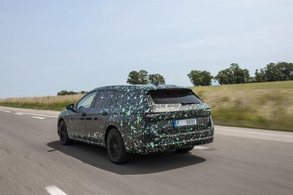 Nuova Skoda Superb, guarda le prime immagini 4