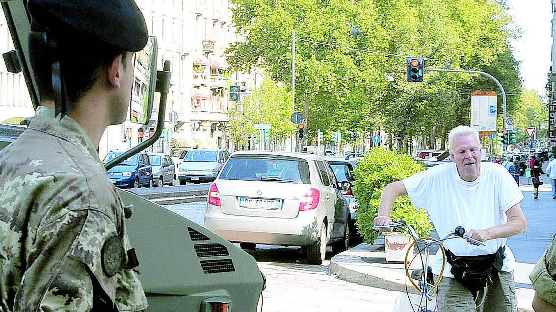 Il Comune: «Militari inutili ma il referendum si può fare»