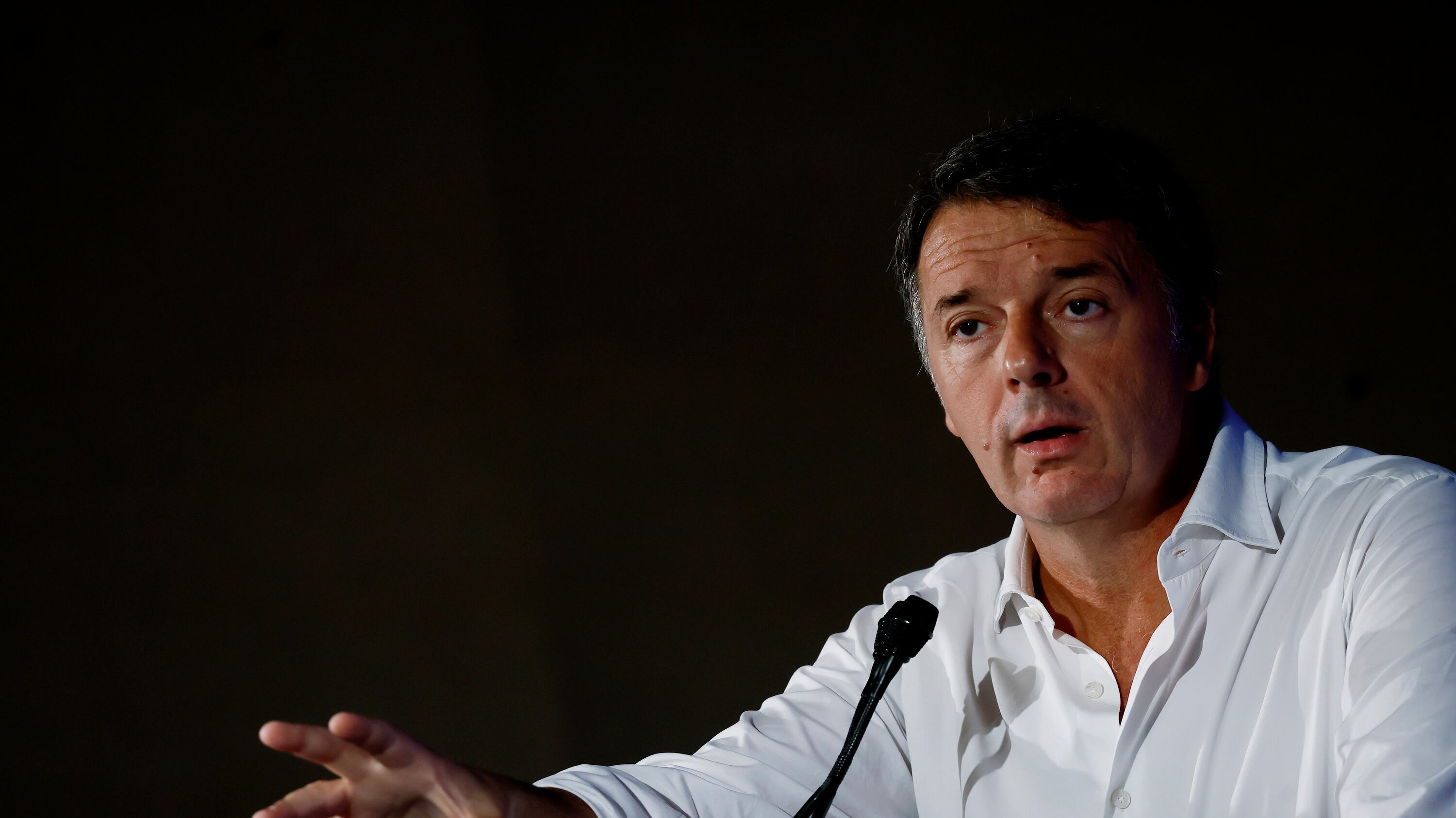 Il centrodestra: piano eversivo. Anche Renzi è sbalordito: "Allucinante, si vada a fondo"