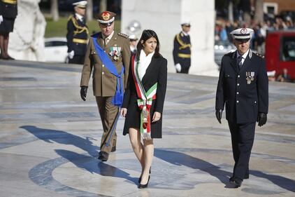 Virginia Raggi all'altare della Patria 8