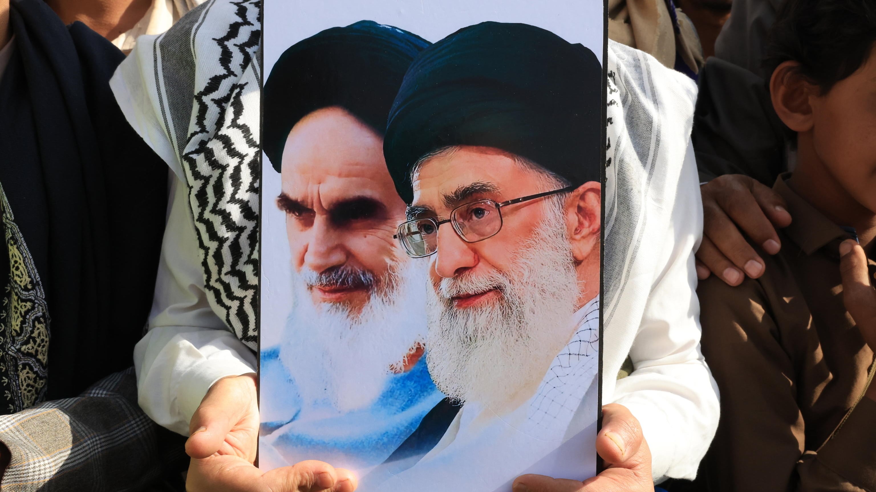 Iran, l'offerta degli Usa: via le sanzioni se c'è pace