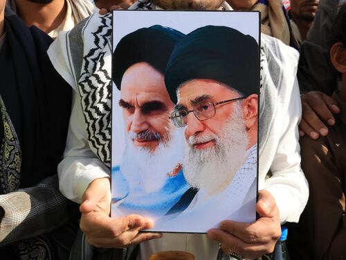 Iran, l'offerta degli Usa: via le sanzioni se c'è pace