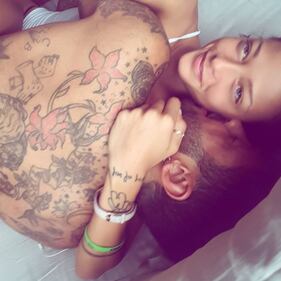 Silvia Provvedi, da Fabrizio Corona al nudo in piscina 32