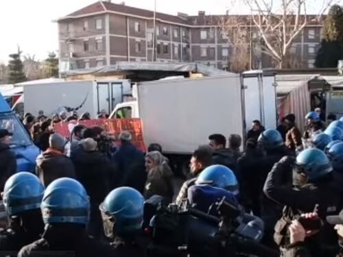 Picchiare i poliziotti si può in nome dell'"antifascismo"
