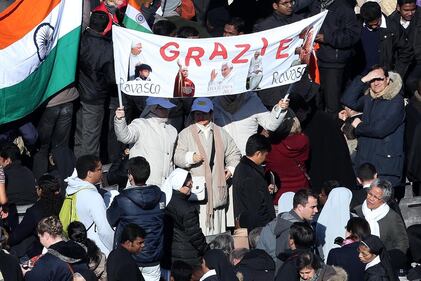 L'abbraccio dei fedeli 5