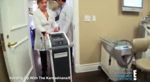 Kim Kardashian, laser sul seno per rimuovere le smagliature 15