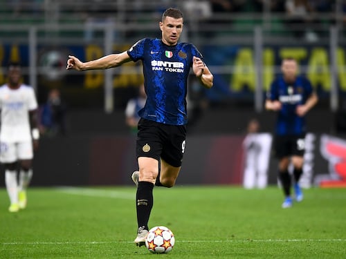 Dzeko cambia la storia e spalanca all'Inter la porta degli ottavi