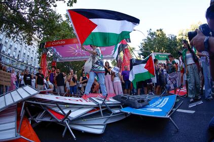 Proteste pro Palestina alla Vuelta, tensioni e cariche: ecco le immagini degli scontri di Madrid 25