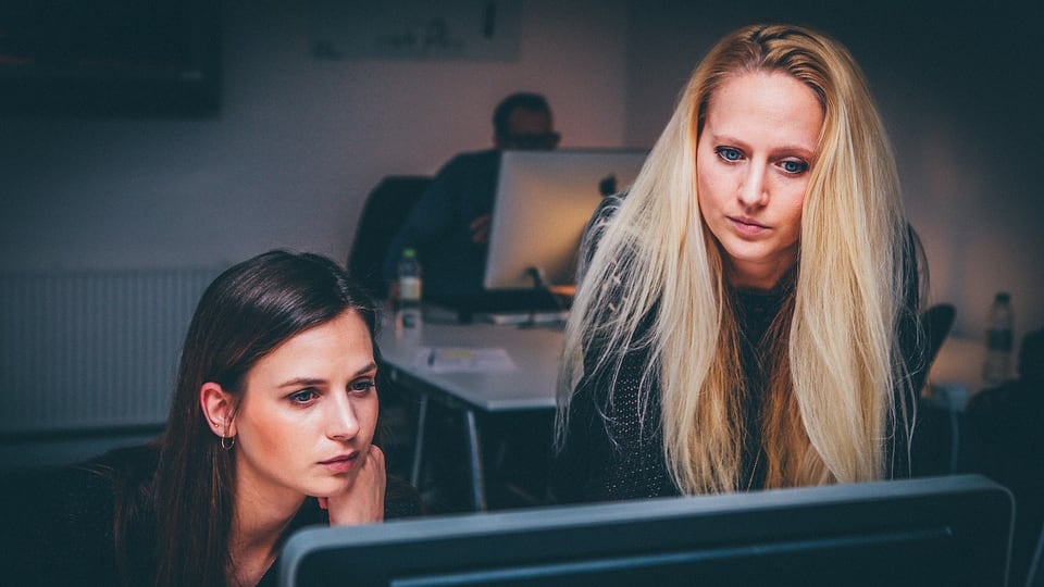 Come il carico mentale nelle donne rallenta la carriera