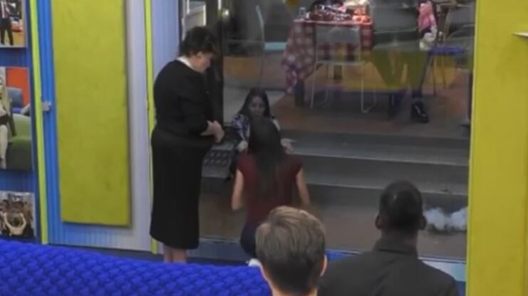 "Vai a ca... e", "Fatti i ca..i tuoi". Rissa furiosa al Grande Fratello Vip