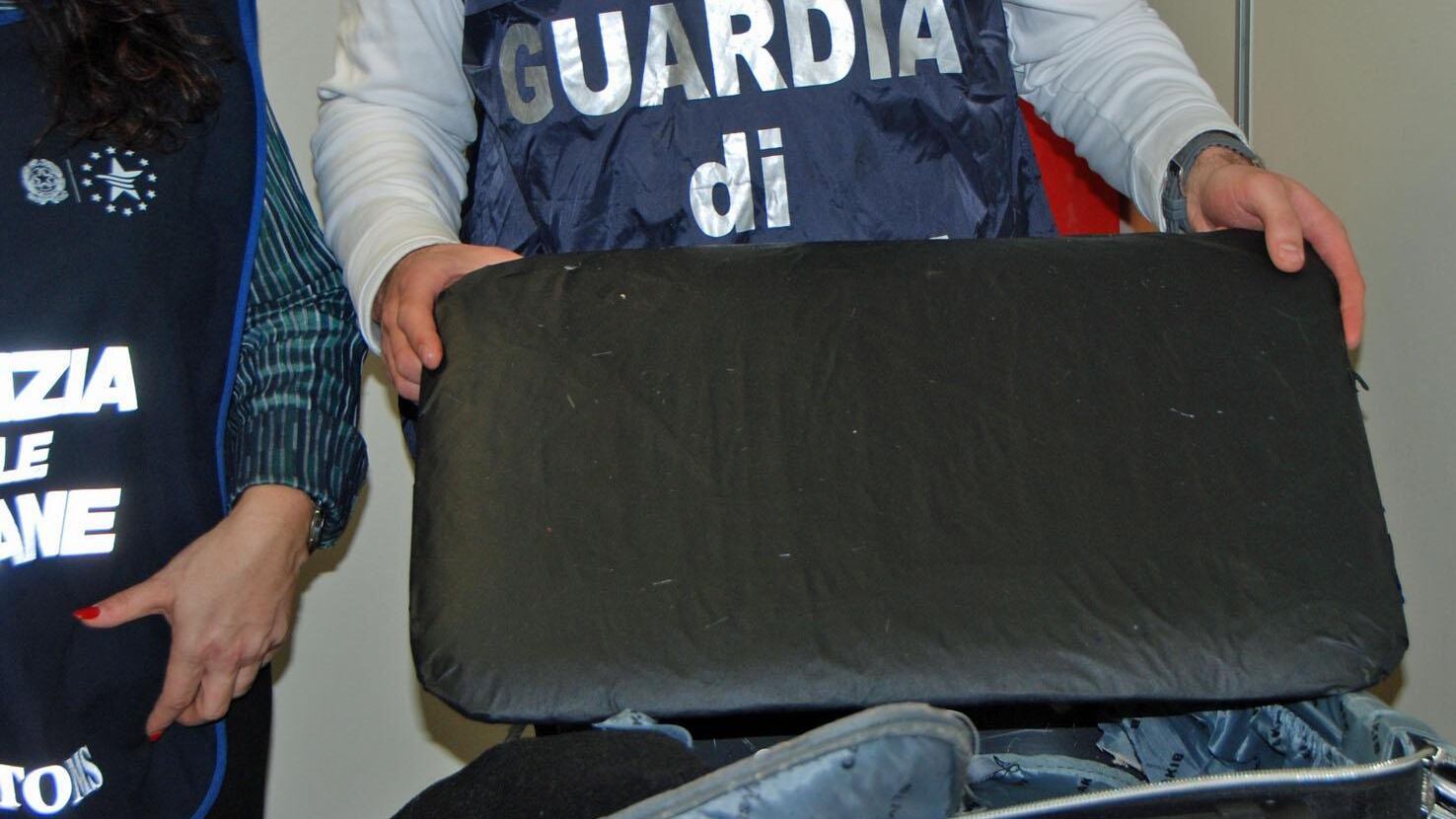 Droga, sequestrati 43 milioni a una banda vicino a Roma