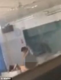 Sesso sulla cattedra tra  docente e studentessa 2