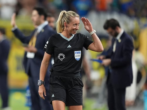 Mondiali, terna arbitrale tutta al femminile: Tori Penso riscrive la storia