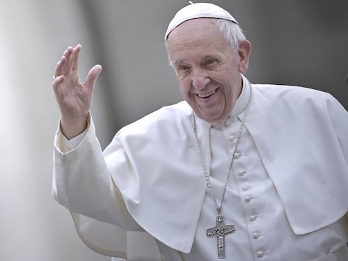 Il Papa rivoluziona la Via Crucis: le meditazioni sono affidate a una laica francese