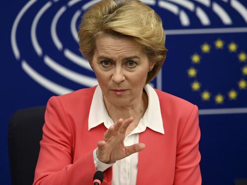 Ursula von der Leyen di nuovo nella bufera per lo scandalo appalti