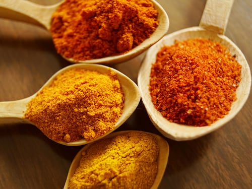 I benefici della curcuma: così riesce a sconfiggere i super batteri