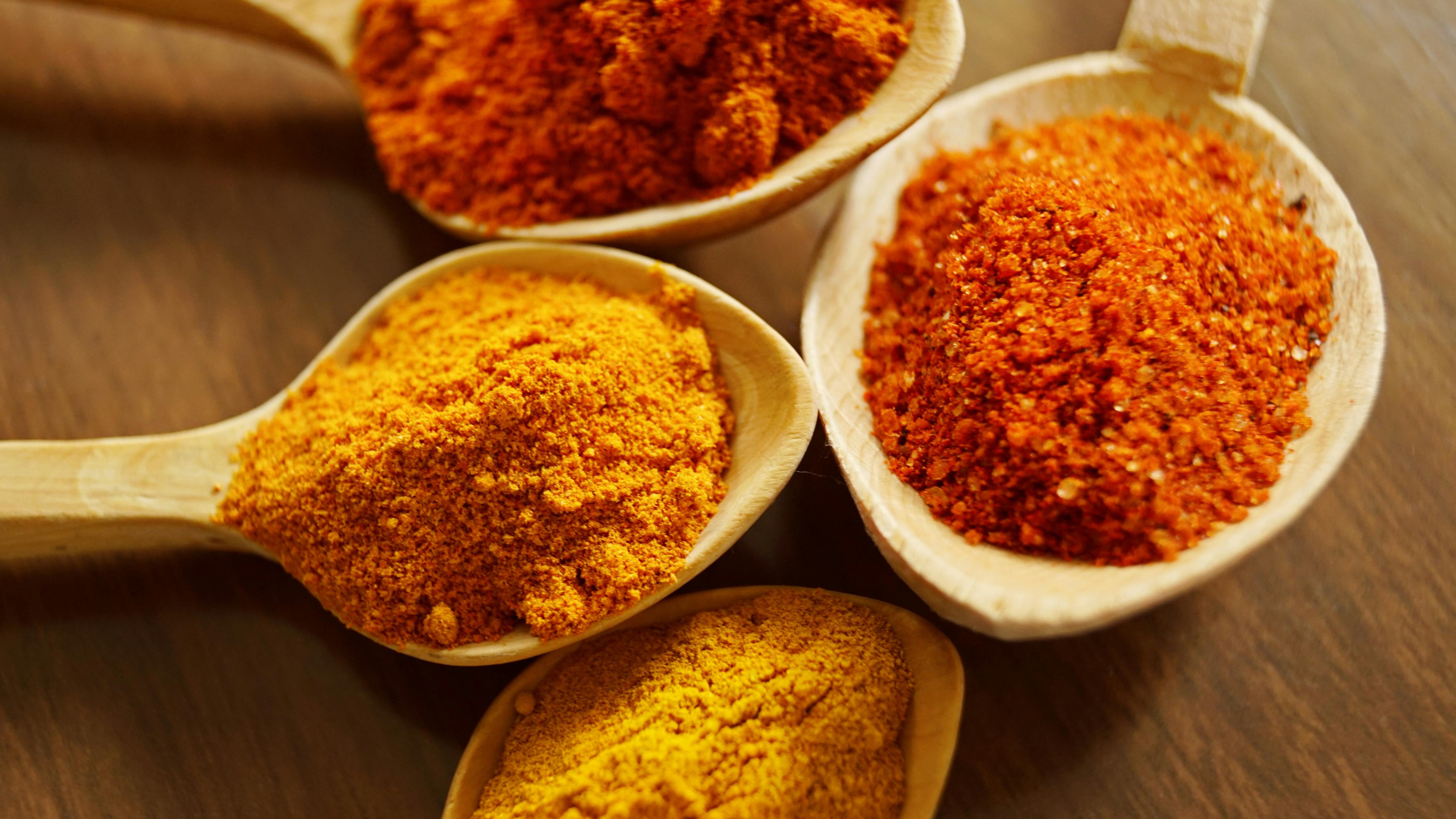 I benefici della curcuma: così riesce a sconfiggere i super batteri