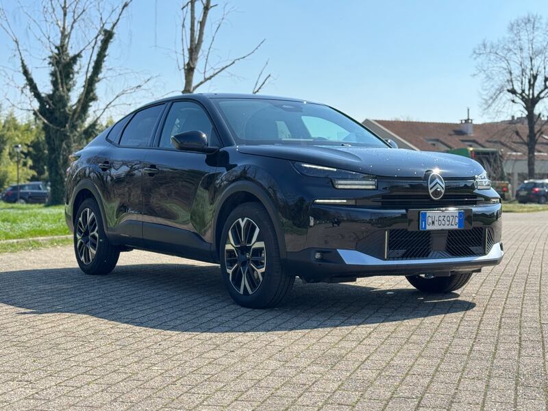 Citroen C4 X 2025: guarda la gallery del crossover coupè, anche ibrido 1