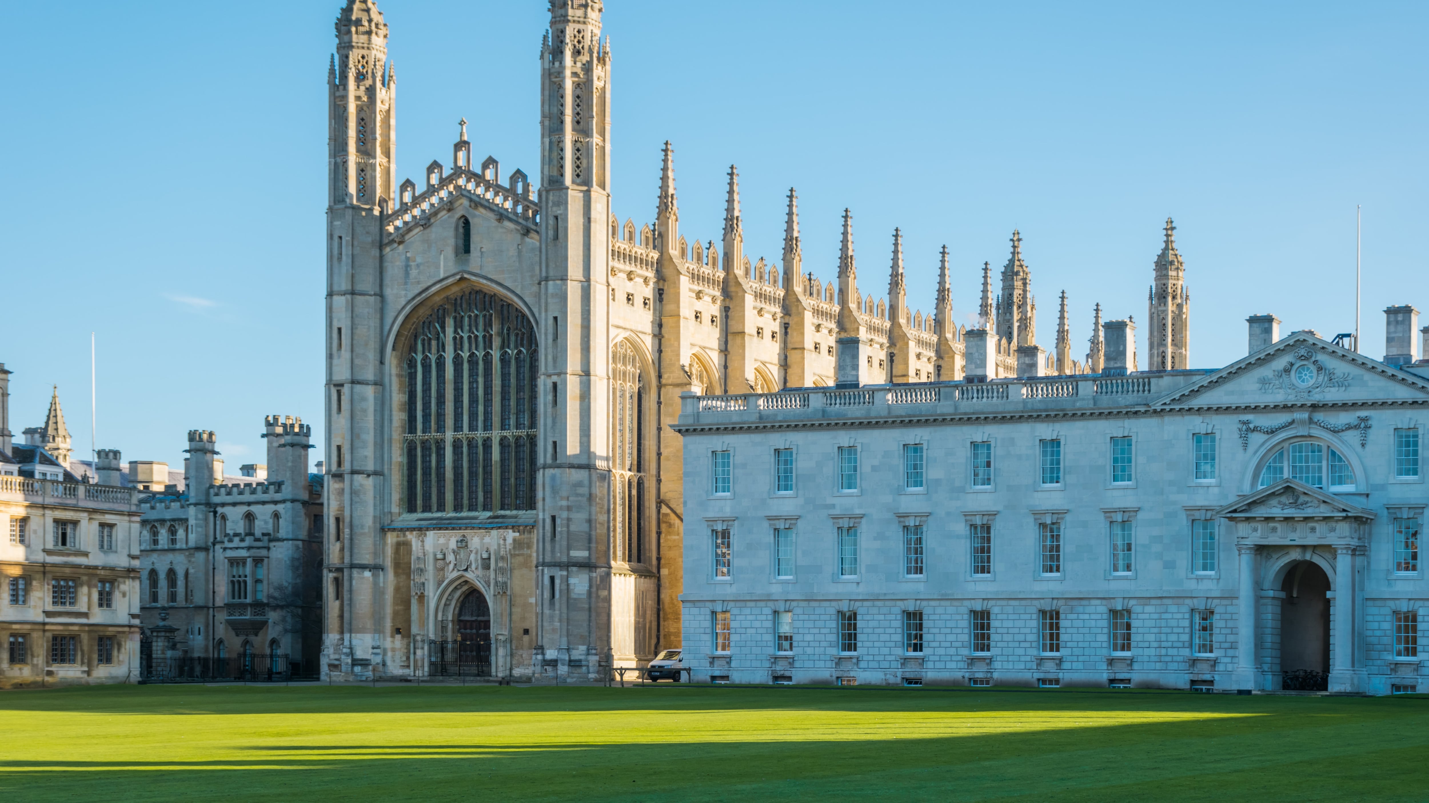 Test "a libro aperto" e relazioni da fare a casa. Il woke cambia pure Cambridge e Oxford