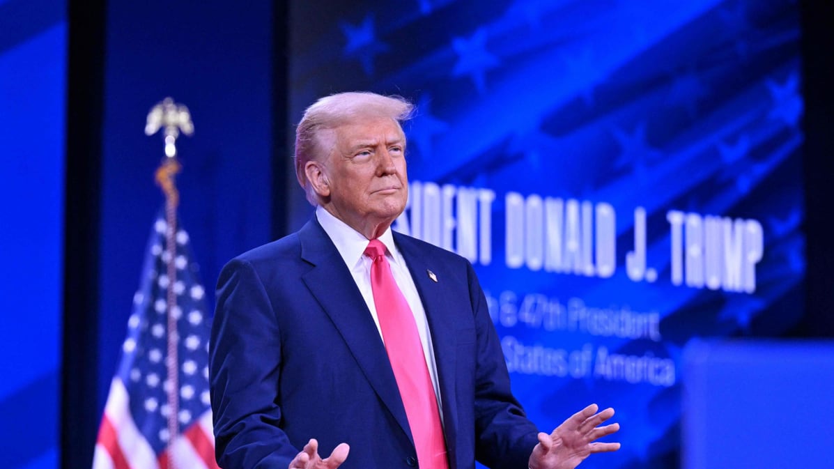 Migranti, dazi, Cina e Ucraina: Trump tira dritto. "Ci siamo ripresi l'America"