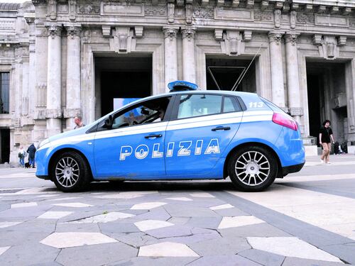 Evade dal carcere, lo riacciuffano mentre canta e balla in piazza