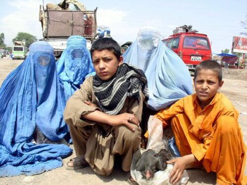 Centomila profughi afghani pronti a entrare in Europa: tensioni al confine ungherese