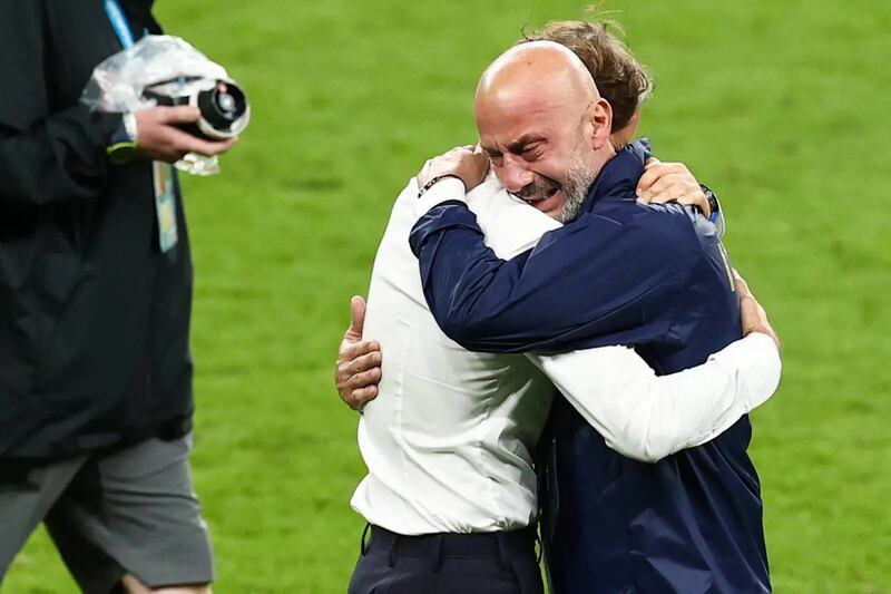 L'abbraccio con Gianluca Vialli