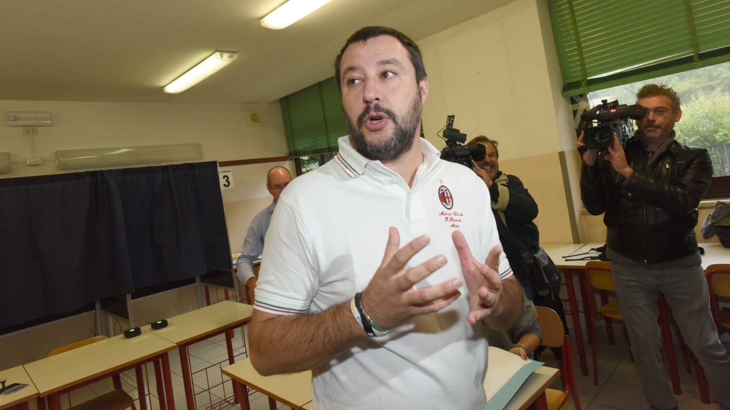 "Occupiamoci dei vivi": la sinistra imbufalita per le parole di Salvini