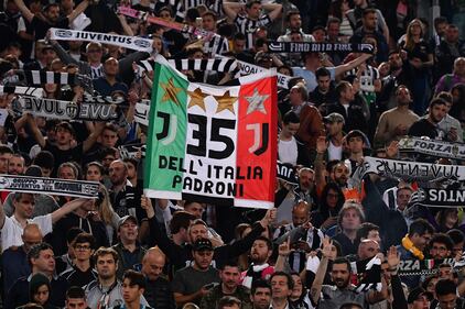 Juventus cannibale: l'Olimpico si veste a festa per i bianconeri 11
