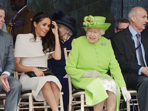 Meghan Markle raggiante con la Regina
