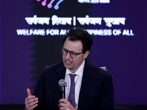“Rallentare lo sviluppo dei modelli Ai”. L’allarme del Ceo di Anthropic accolto da Musk e dal Ceo di OpenAi