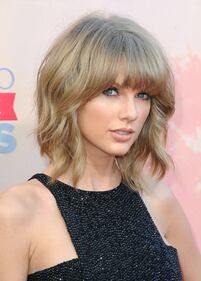 Taylor Swift sexy agli iHeartRadio Music Awards: vince e duetta con Madonna 23