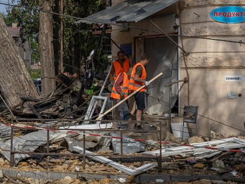 Ucraina, raid prima di un nuovo scambio