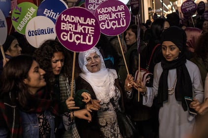 A Istanbul migliaia in piazza contro la violenza sulle donne 1