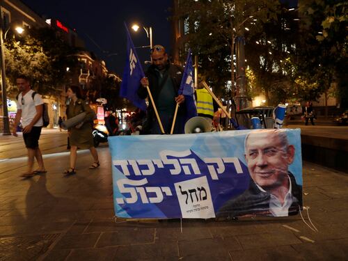Israele torna al voto: è la quinta volta in 43 mesi. Lapid vuole archiviare Netanyahu. Che non molla