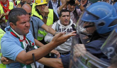 La protesta dell'Alcoa si sposta a Roma 8