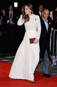 Kate Middleton sfoggia uno spacco molto generoso 5