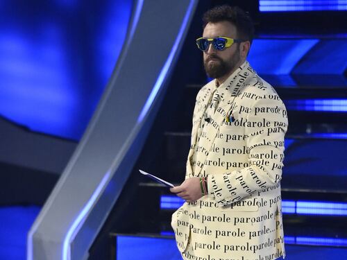 Sanremo 2024: ecco il look della terza serata del Festival di Dargen D'Amico