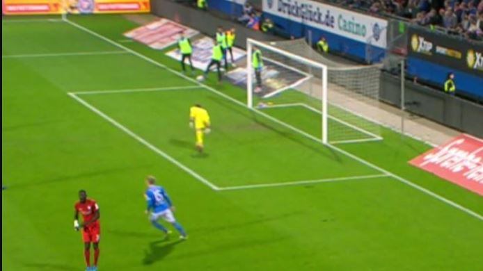 Provoca un rigore senza scendere in campo. Si riscaldava