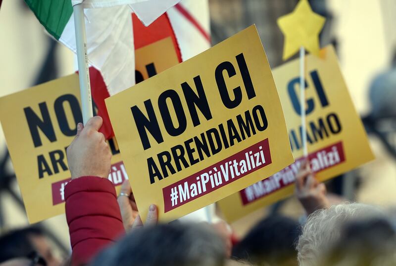 La piazza M5S contro i vitalizi 6